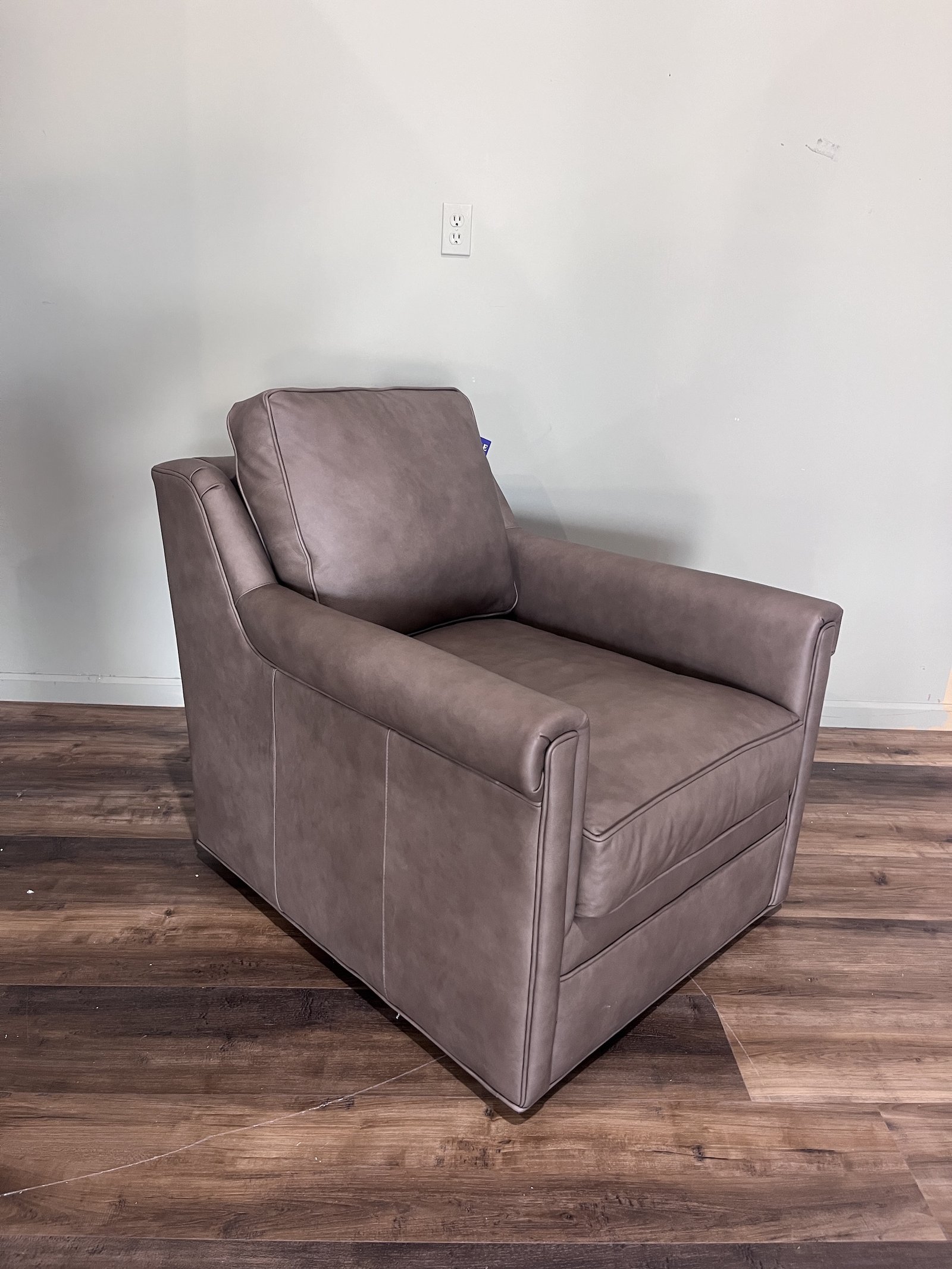 MADISON SWIVEL