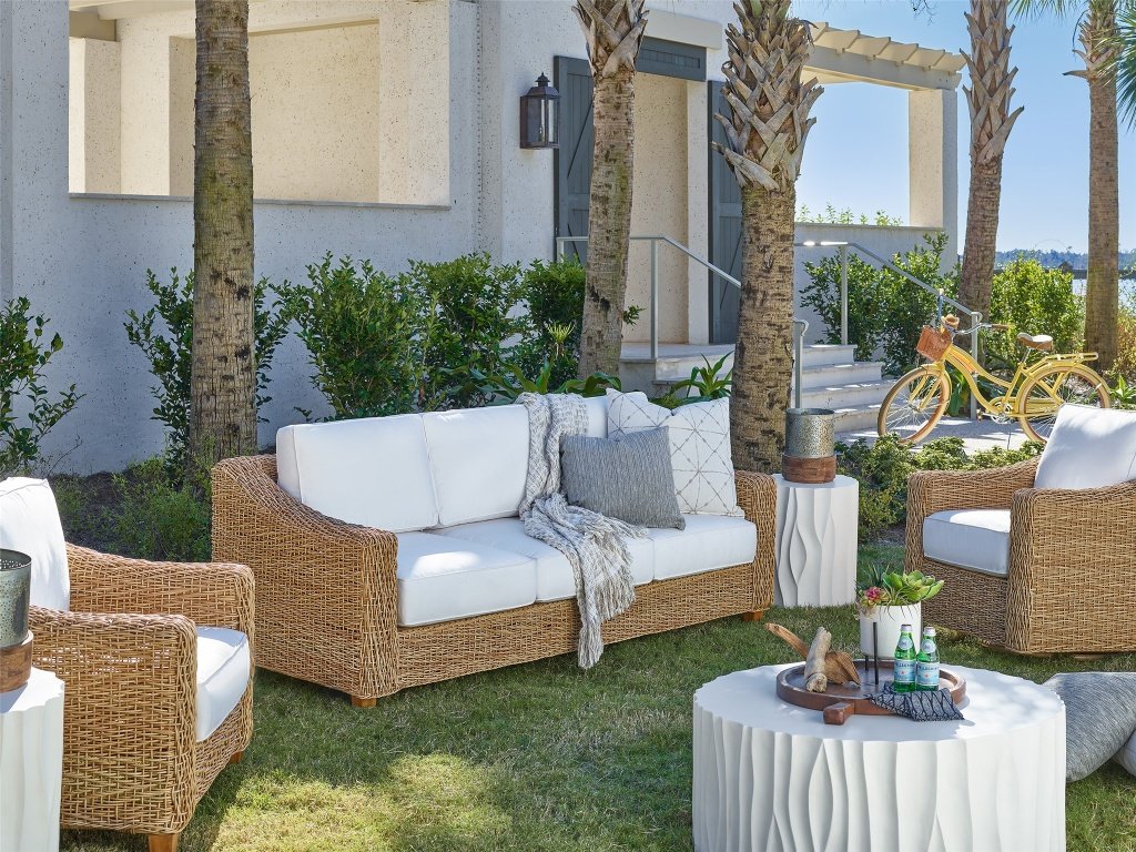Laconia Sofa