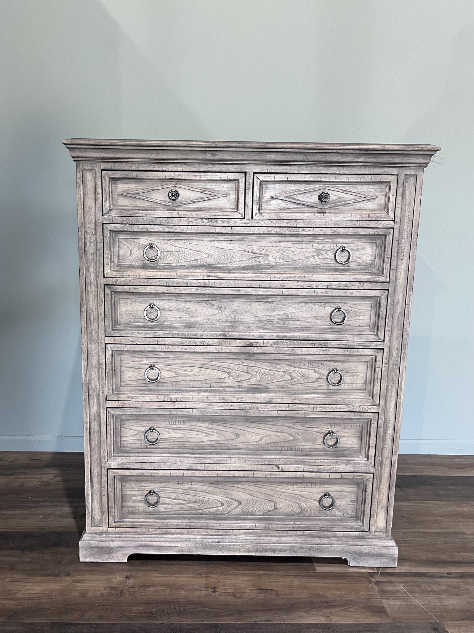 WOODRIDGE CHEST