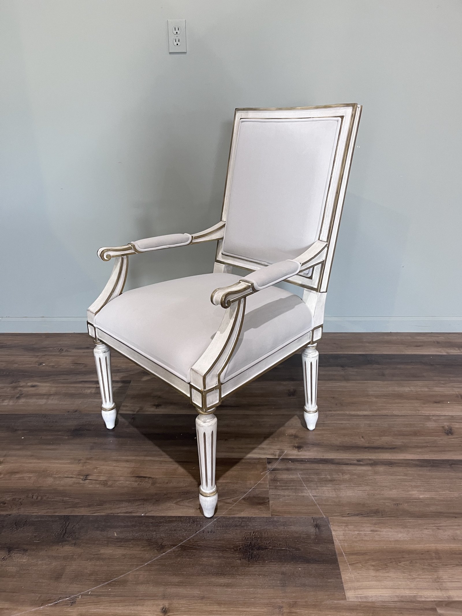 LILA ARM CHAIR