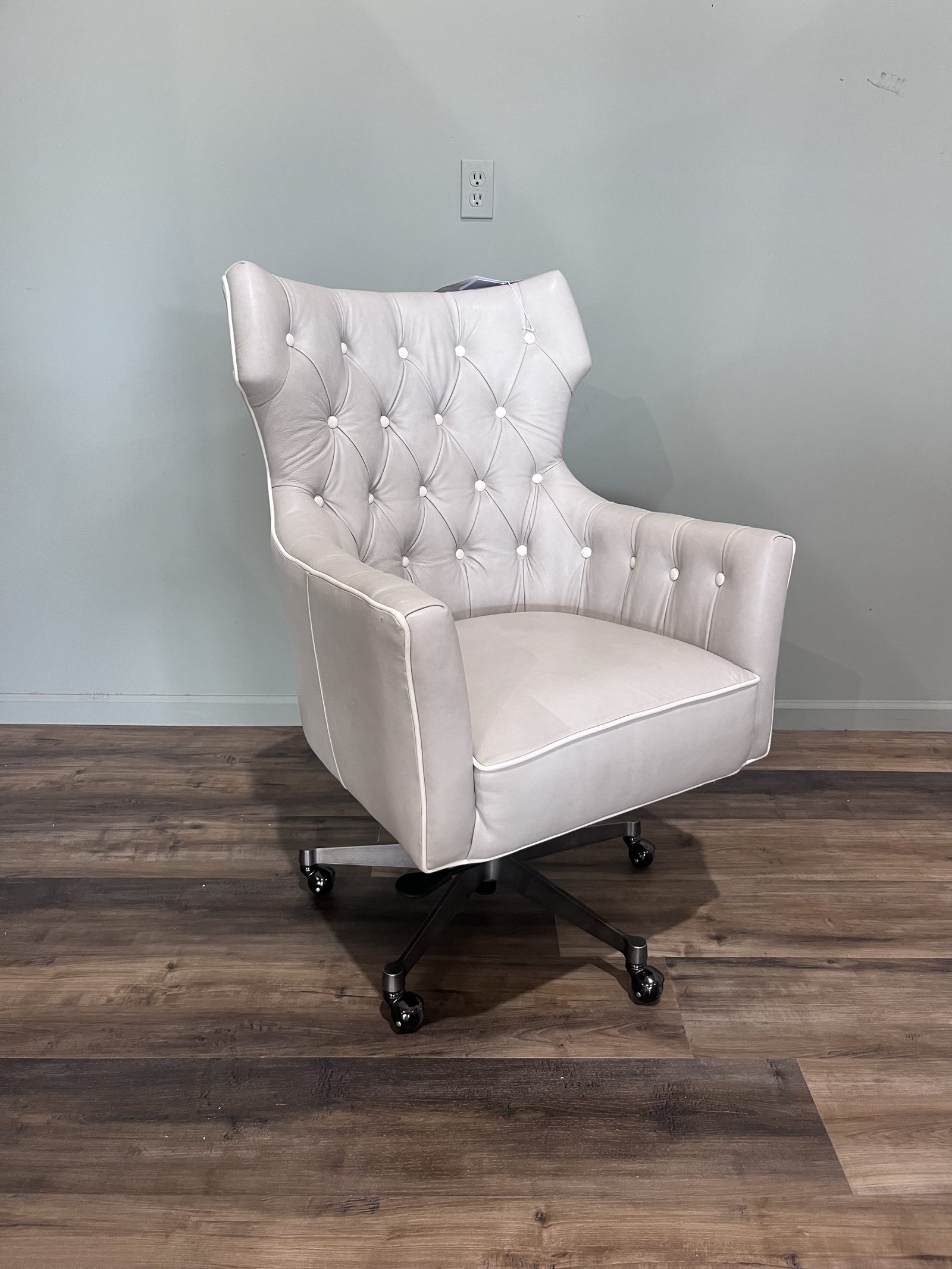 CHRYSLER OFFICE CHAIR